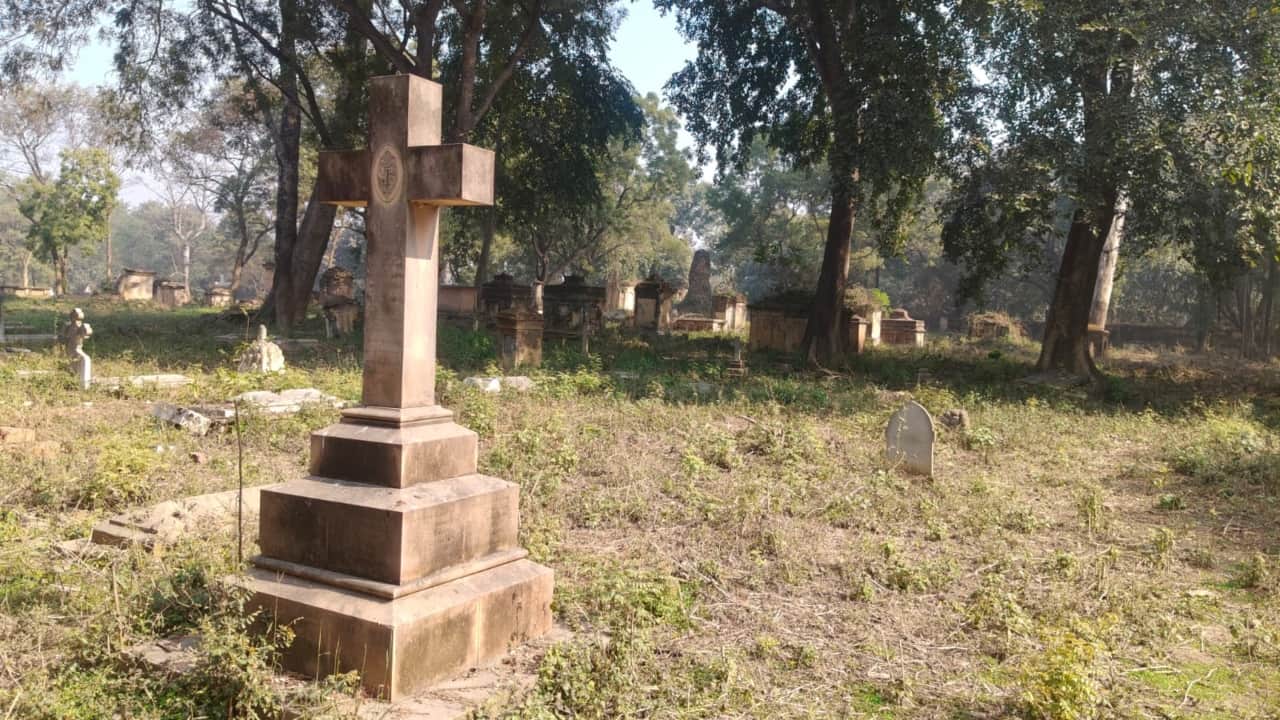 Bareilly Gora Kabristan The Hero of Dograi rests among the innocent children of the British