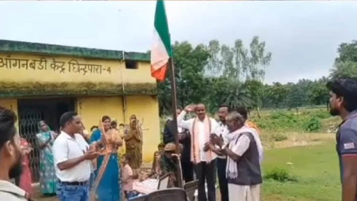 National Flag Hoisted Upside Down at Anganwadi Centre on Independence Day, Video Goes Viral Mixed Reactions Po