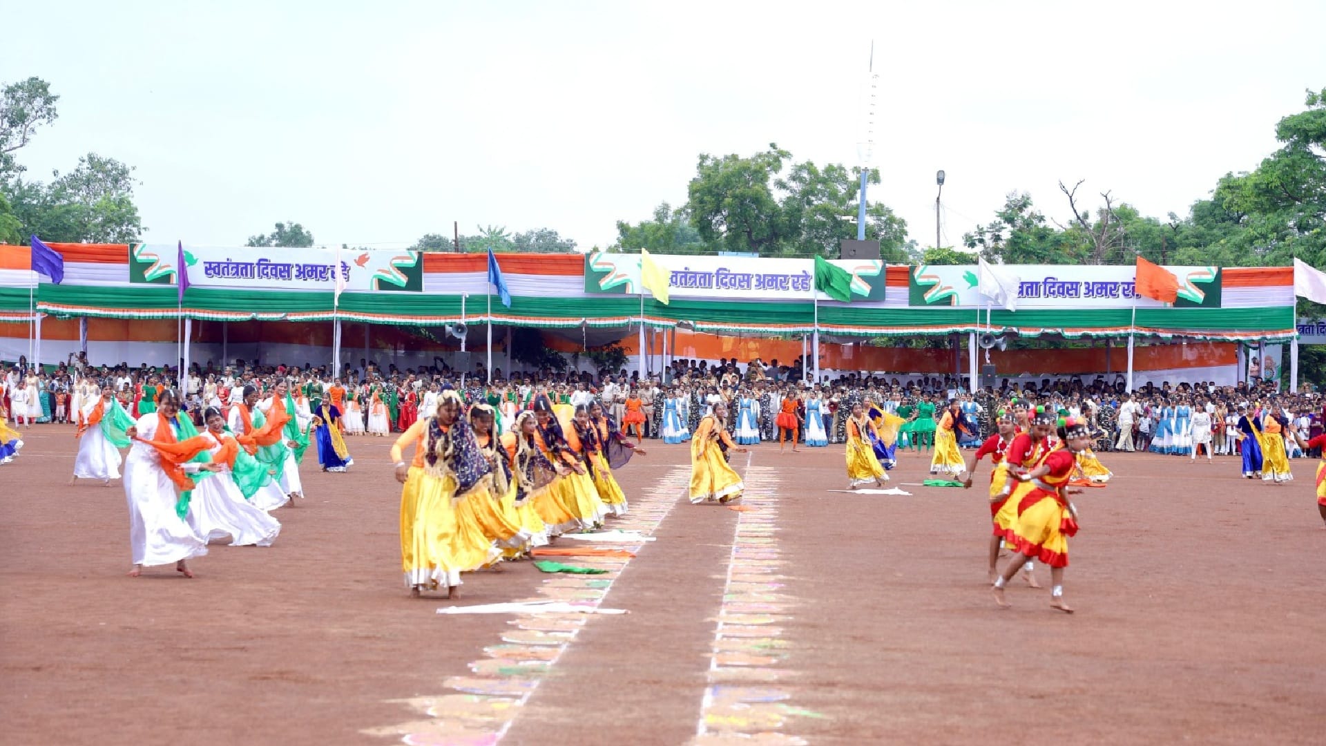 School children showcased folk art at Independence Day celebration in Raipur Surguja division won first place