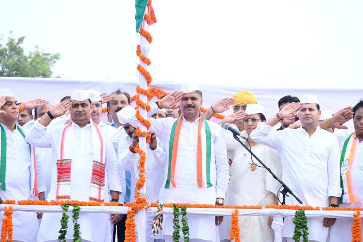 Jaipur’s Badi Chaupar Witnesses Unique Tradition as Ruling BJP and Opposition Hoist Tricolour