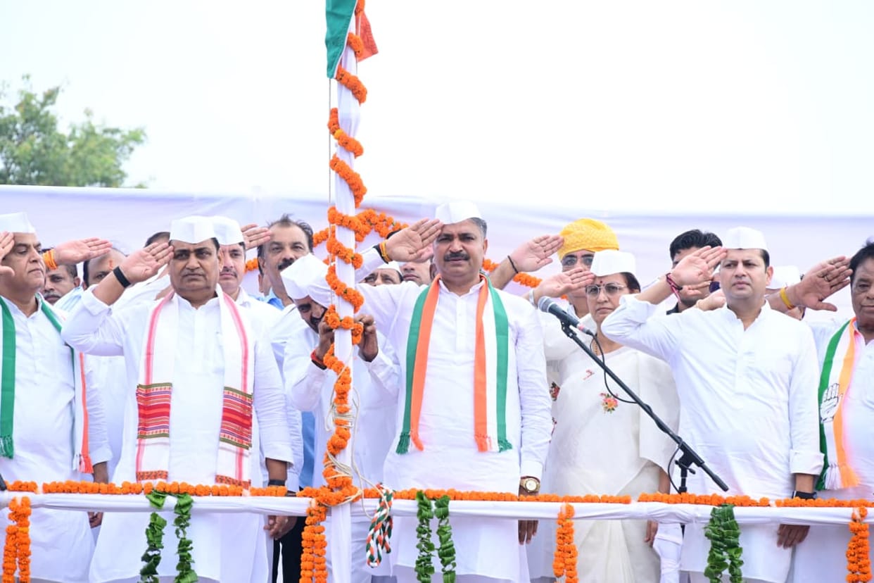 Jaipur’s Badi Chaupar Witnesses Unique Tradition as Ruling BJP and Opposition Hoist Tricolour