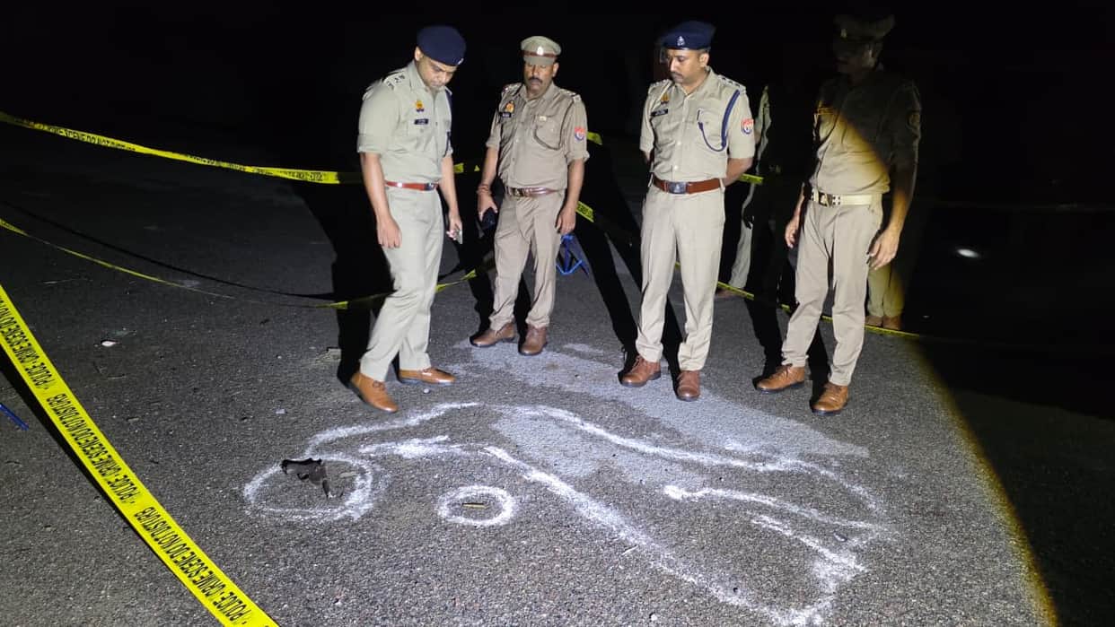 Kanpur Police clash with chain snatching suspects one shot in leg and hospitalized accomplice absconding