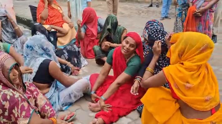 Chitrakoot Accident Speeding truck runs over two motorcycles two dead and two critically injured driver flees