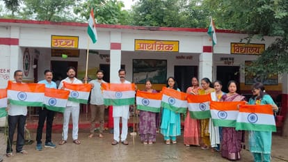 Jhansi: The Tricolour was hoisted with pride in the district's schools