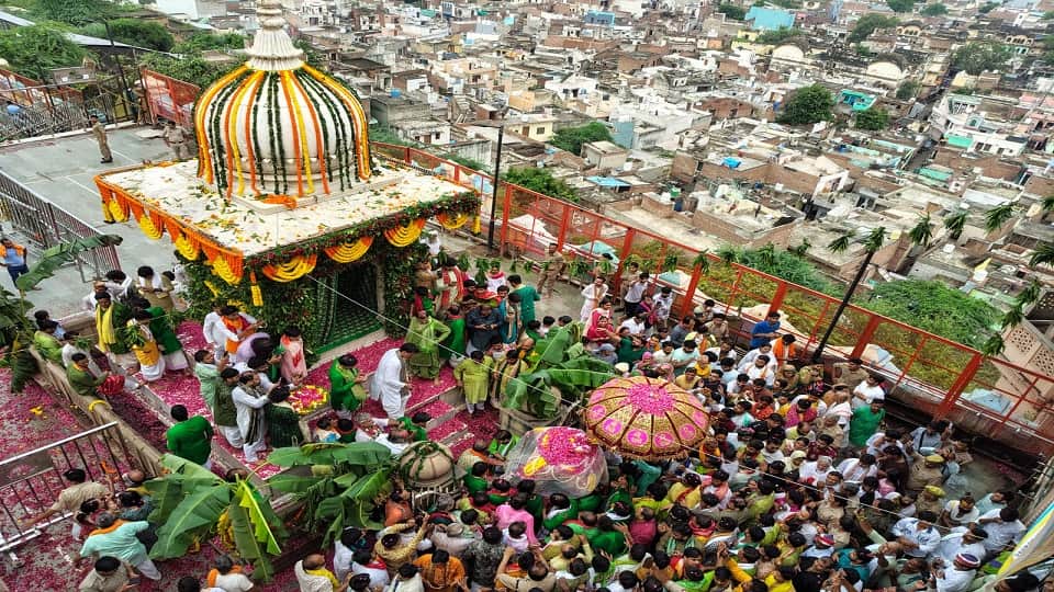 Radha Rani swung on golden swing on Hariyali Teej in Barsana in Mathura