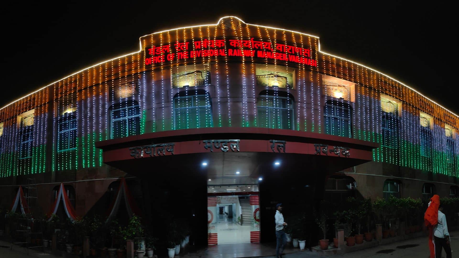 Kashi bathed glow Tricolour Honouring national flag message of unity integrity chants Bharat Mata Ki Jai