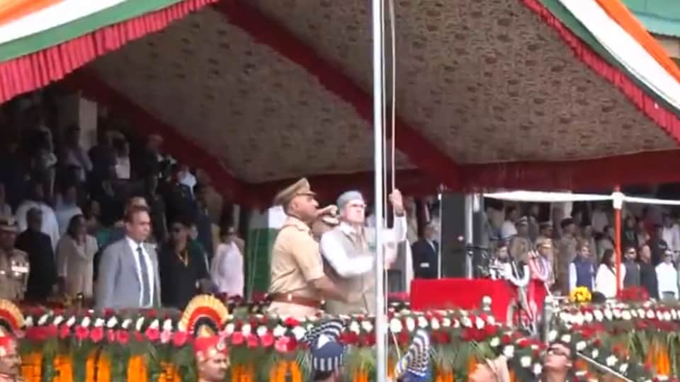 J&K Chief Minister Omar Abdullah hoists the National Flag in Srinagar on the occasion of 80th Independence Day