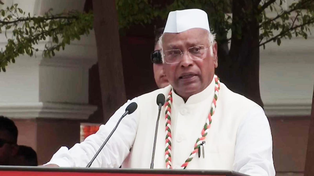 परिसीमन और एसआईआर पर रार:                                   खरगे ने की सर्वदलीय बैठक की मांग; रिजिजू बोले- सहयोग नहीं कर रही कांग्रेस