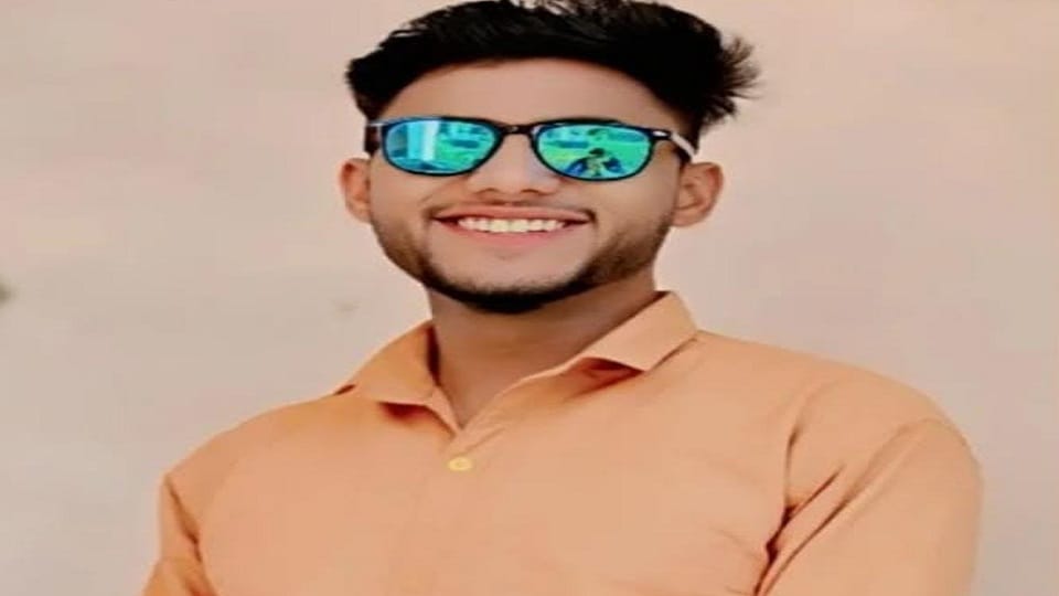 मृतक आउटसोर्सिंग कर्मचारी आदेश कुमार