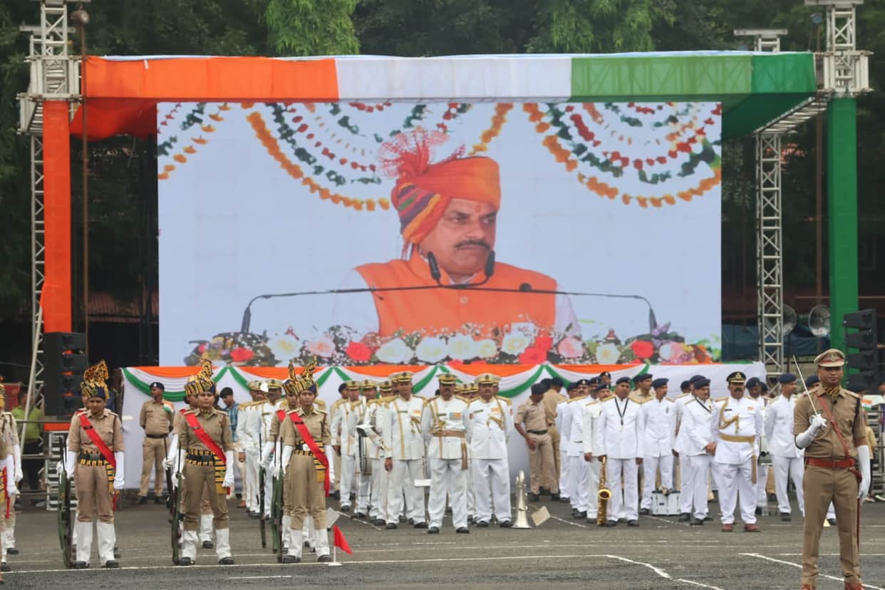 Indore News: Independence Day celebrated with great enthusiasm in Indore; Minister Silawat took the salute at