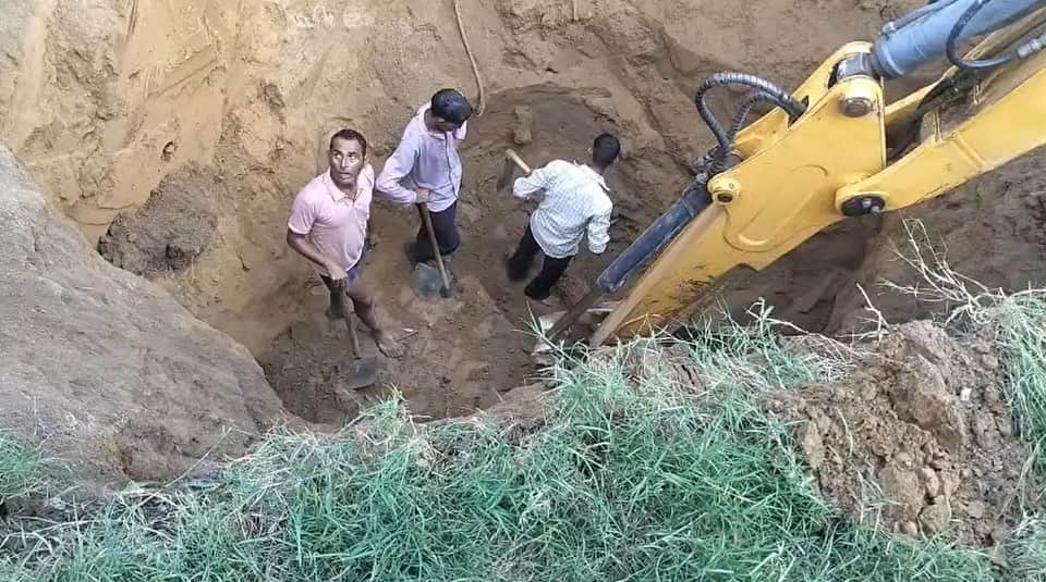Soil at tubewell pit collapses uncle and nephew die after being buried under debris