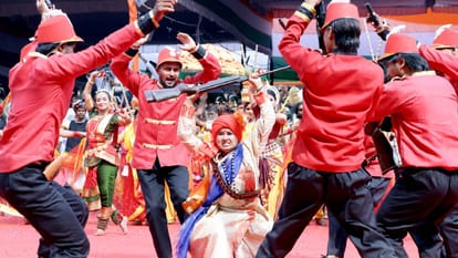 Independence Day: Tricolour unfurled with pride in Lucknow; Chief Minister Yogi and the Governor performed the