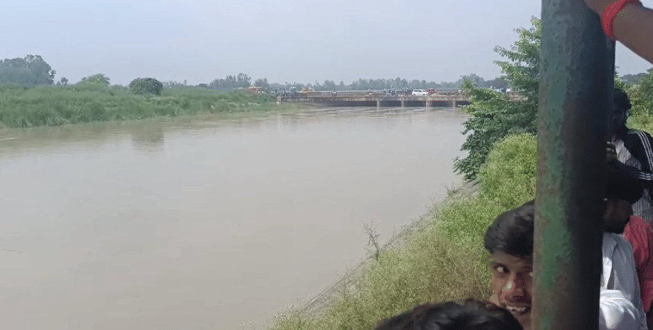 Teen Drowns After Jumping into Canal at Nadrai Picnic Spot in Kasganj