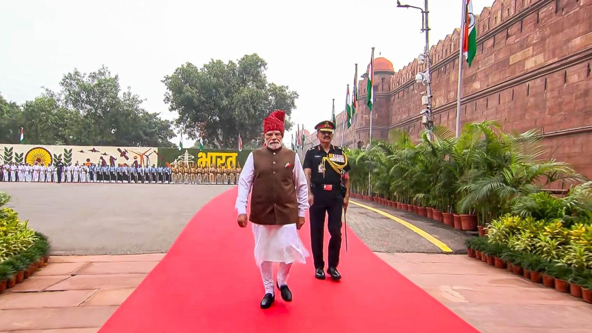 Independence Day 2026: PM Modi Red Tie-and-Dye Turban at Red Fort Highlights India Cultural Diversity