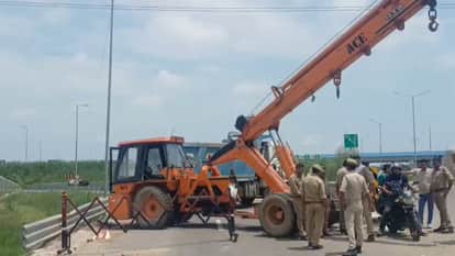 Baghpat: Police Stop BKU Tractor Tiranga Yatra on Expressway in Baghpat, Leaders Clash with Cops