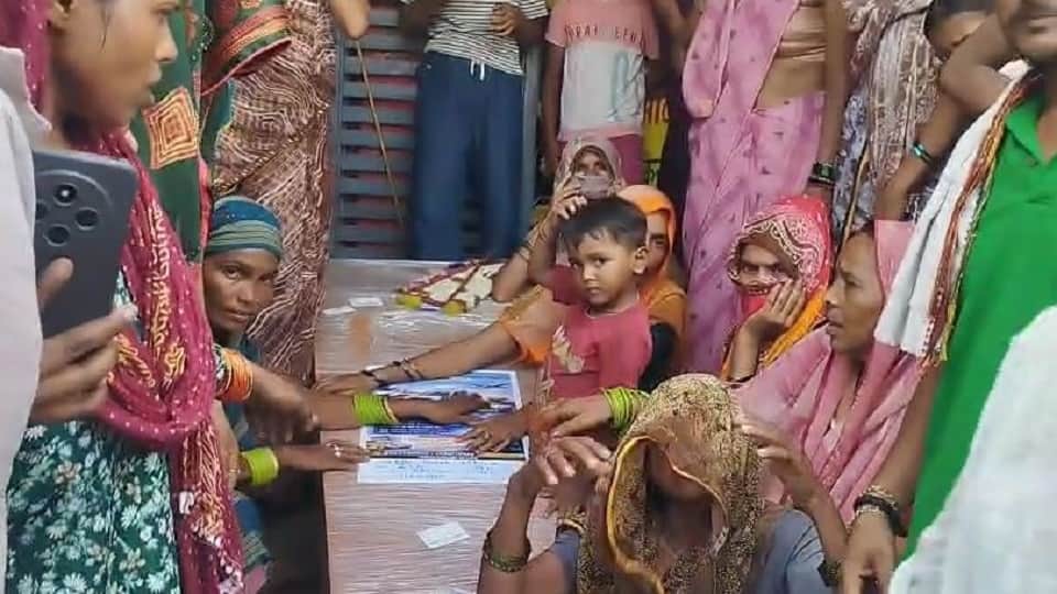 Uproar over laborer death under suspicious circumstances in agra
