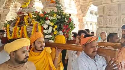 रामलला की भव्य पालकी यात्रा।