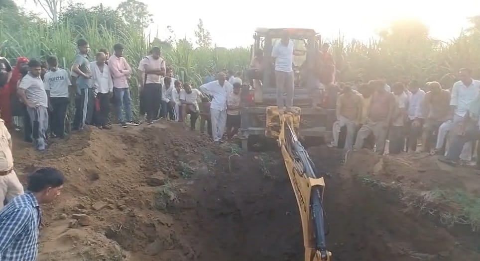 Soil at tubewell pit collapses uncle and nephew die after being buried under debris