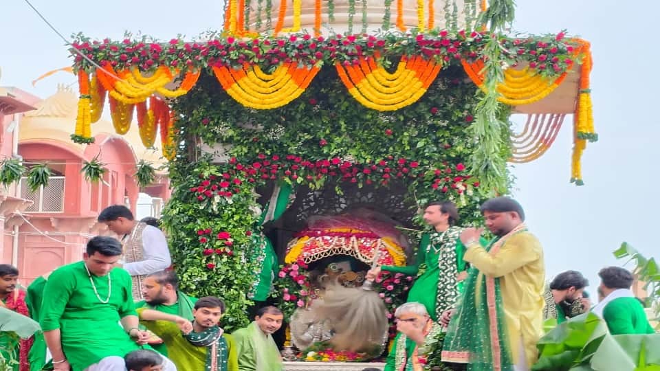 Radha Rani swung on golden swing on Hariyali Teej in Barsana in Mathura