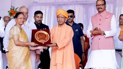 Independence Day: Tricolour unfurled with pride in Lucknow; Chief Minister Yogi and the Governor performed the