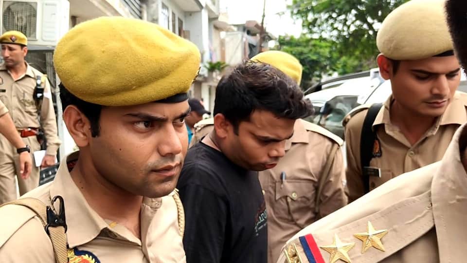 Constable Murder His wife Constable Tinku had chased wife Sarita with a rifle four days ago as well