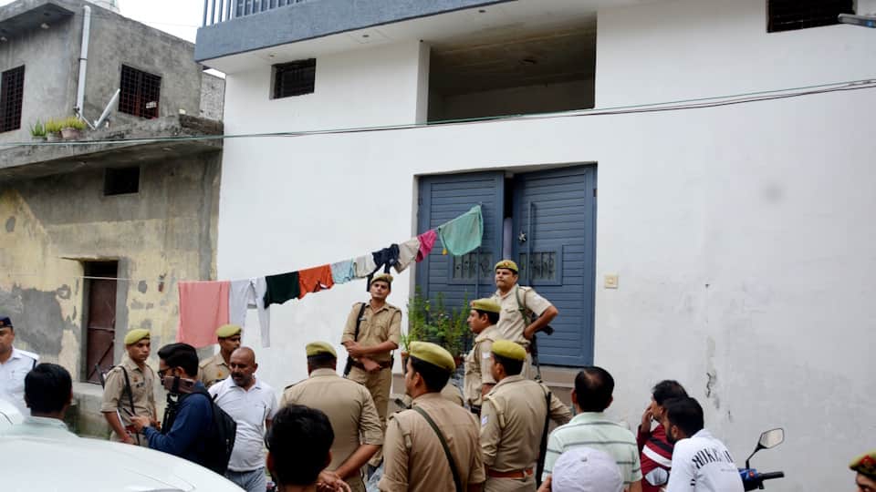 Constable Murder His wife Constable Tinku had chased wife Sarita with a rifle four days ago as well