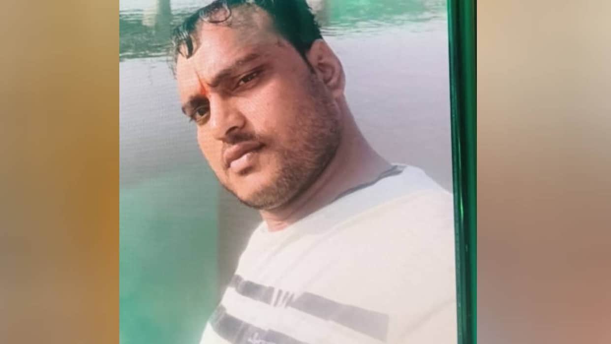 speeding container rammed into stationary container in Lucknow driver died who was on his way to Lucknow