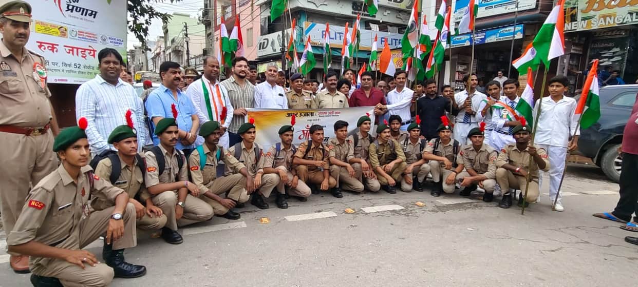 52 Seconds of Silence and Pride in Shamli as People Stop for National Anthem on Independence Day