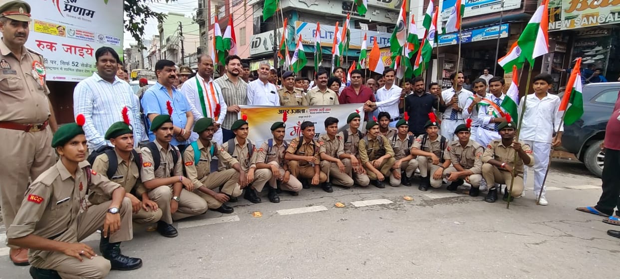 52 Seconds of Silence and Pride in Shamli as People Stop for National Anthem on Independence Day
