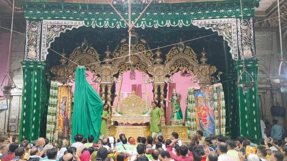 Hariyali Teej: Lakhs of Devotees Throng Vrindavan as Banke Bihari Temple Gears Up for Golden-Silver Swing Dars