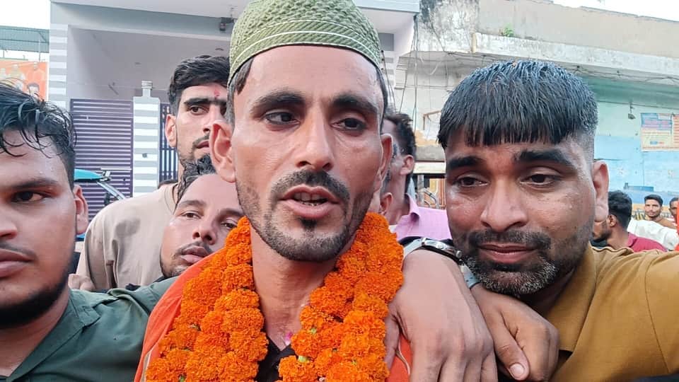 Sambhal: Mohammad Mujahid from Sambhal set out to fetch 'Ganga' water after his wish was fulfilled