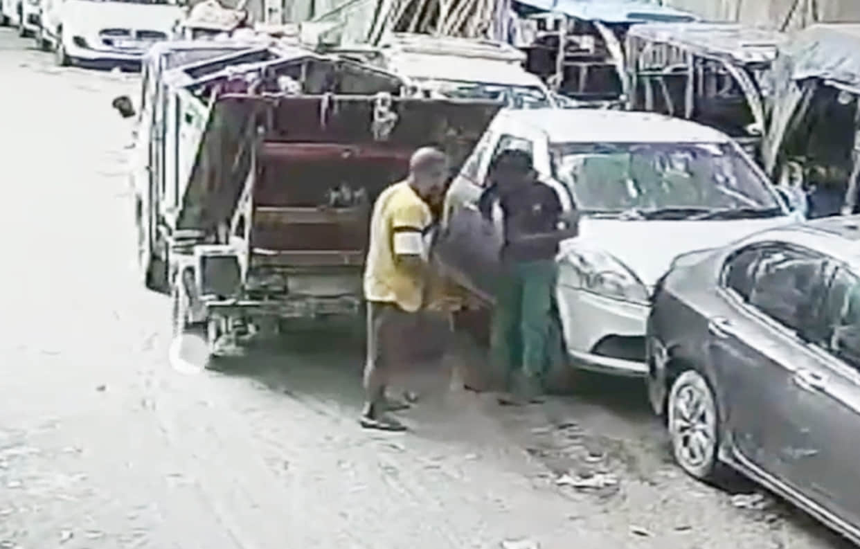 Case of sanitation worker murder in Delhi Family members raise slogans demanding compensation and refuse to ac