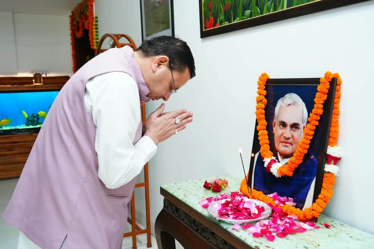 Bharat Ratna Atal Bihari Vajpayee death anniversary CM Dhami paid heartfelt tribute by offering flowers