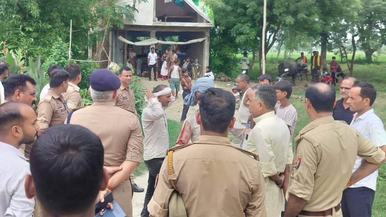 Barabanki: Elderly man killed by being run over by a tractor amidst a land dispute; eight injured