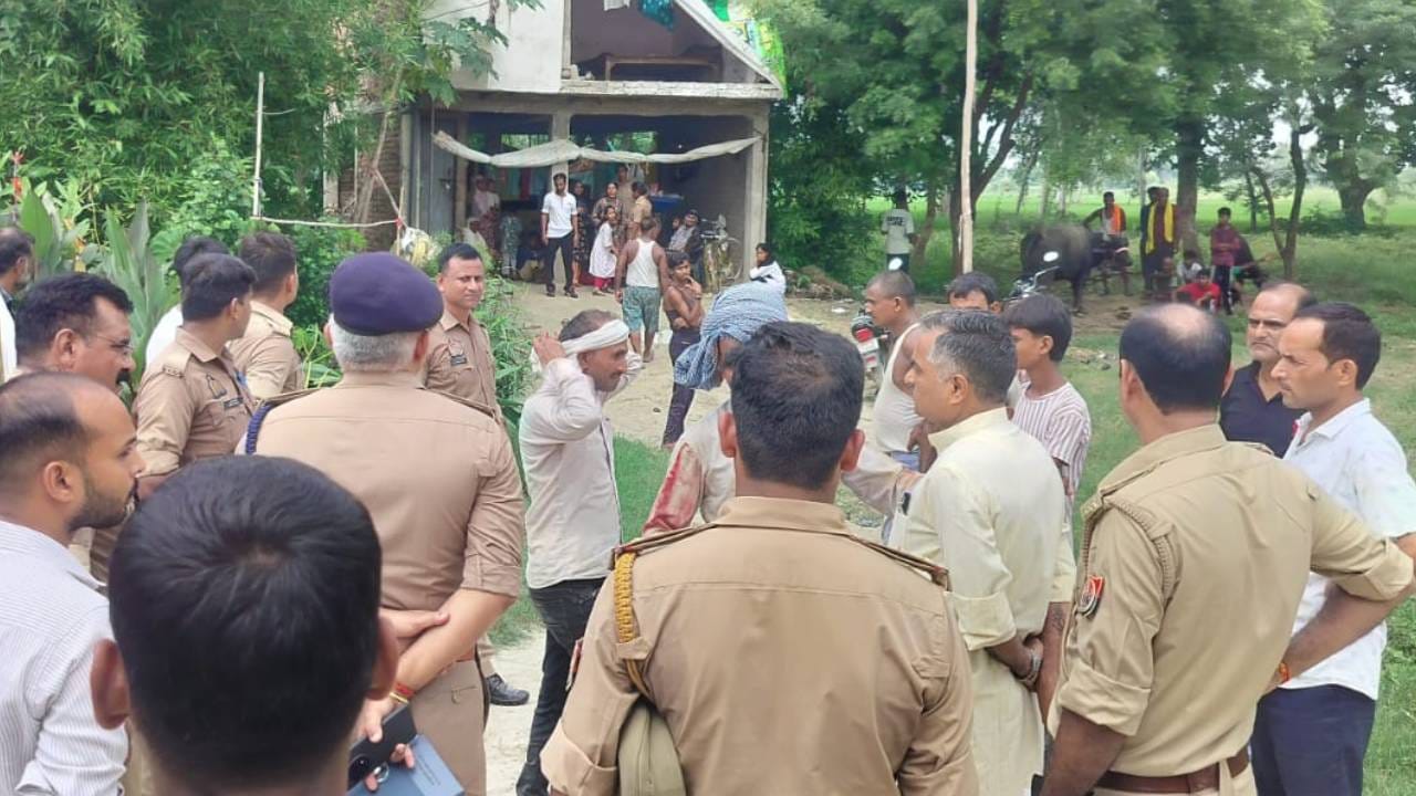 ट्रैक्टर से बुजुर्ग को रौंद डाला।