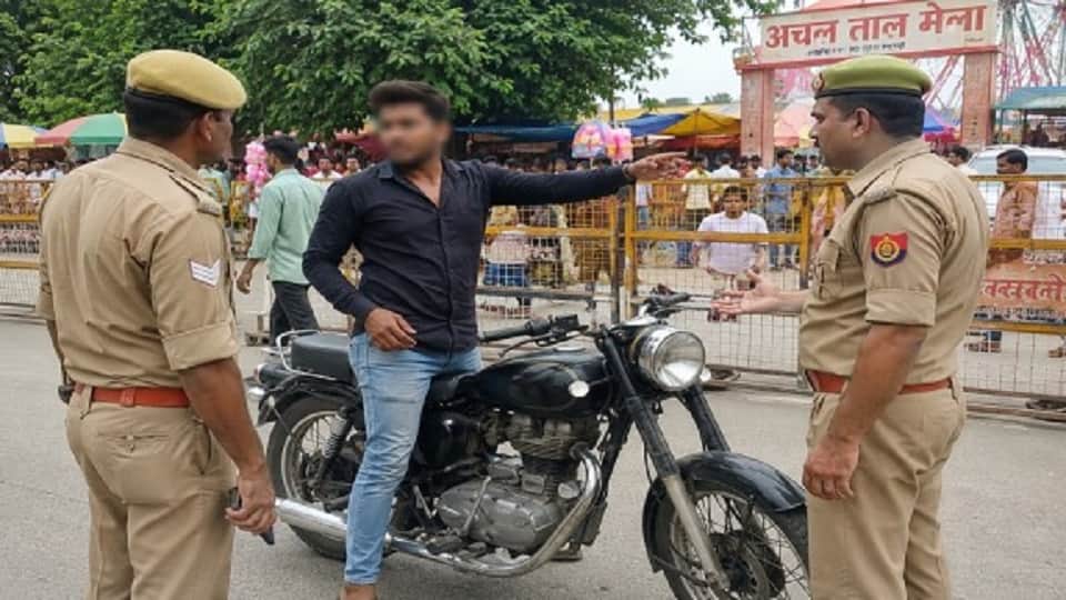 Uproar over carrying a Bullet without a number plate at the fair