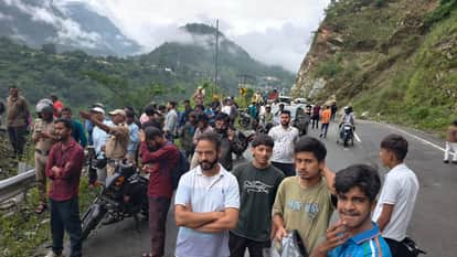 Badrinath Highway blocked due to a landslide in Bajpur traffic also halted on the Simli-Gwaldam NH hillside co