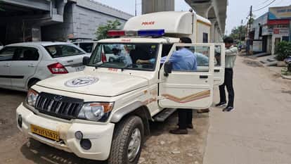 Meerut: Female doctor found hanging from a *chunri* in her clinic; she had been married seven months ago