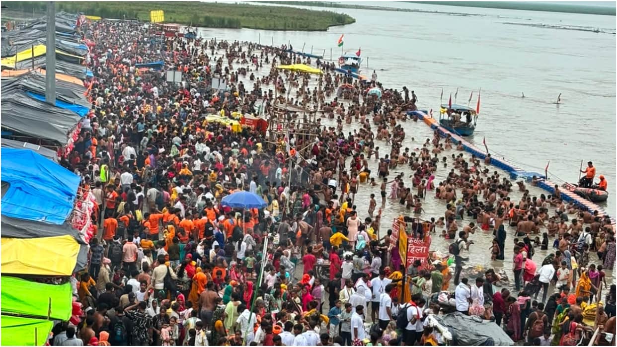 huge crowd of kanwariyas arrived at Kachla Ganga Ghat in Badaun