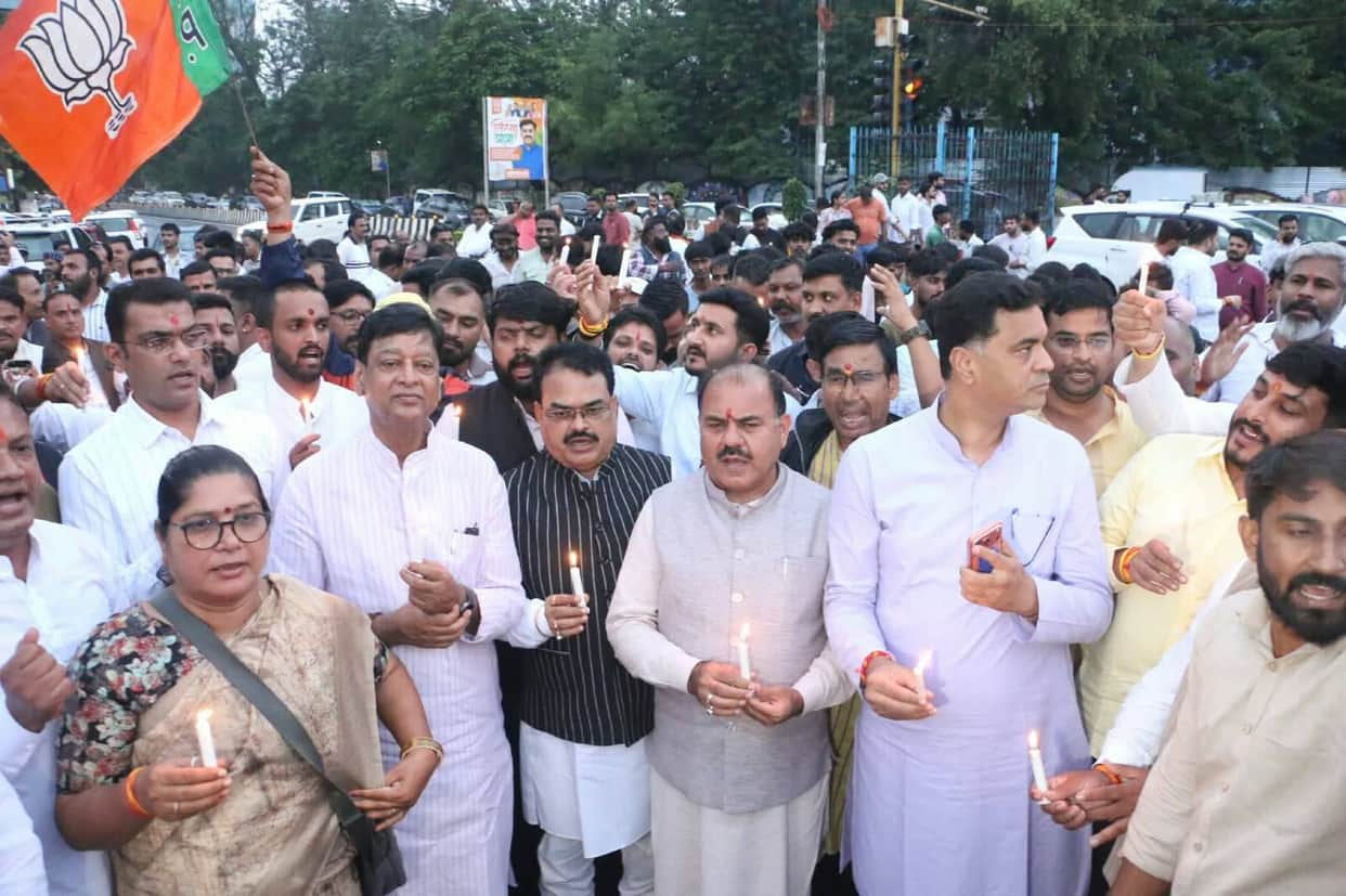 MP News: BJP holds candle march in honor of Vande Mataram; CM demands apology from Sonia and Rahul.
