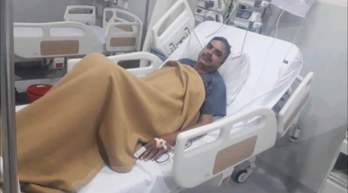 A krait hidden in the bed bit a Head Constable twice; timely treatment was received with the help of AI.