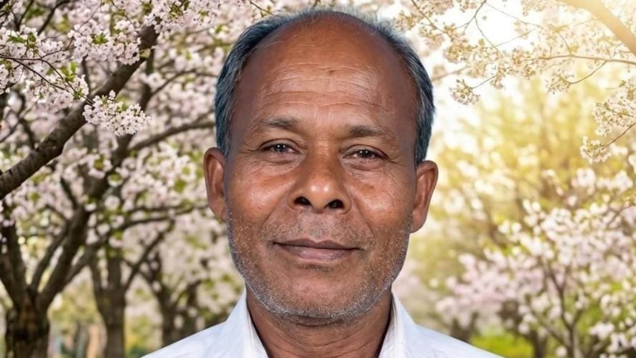 Lalitpur: Contractual sanitation worker hangs himself; lived alone; police investigating.