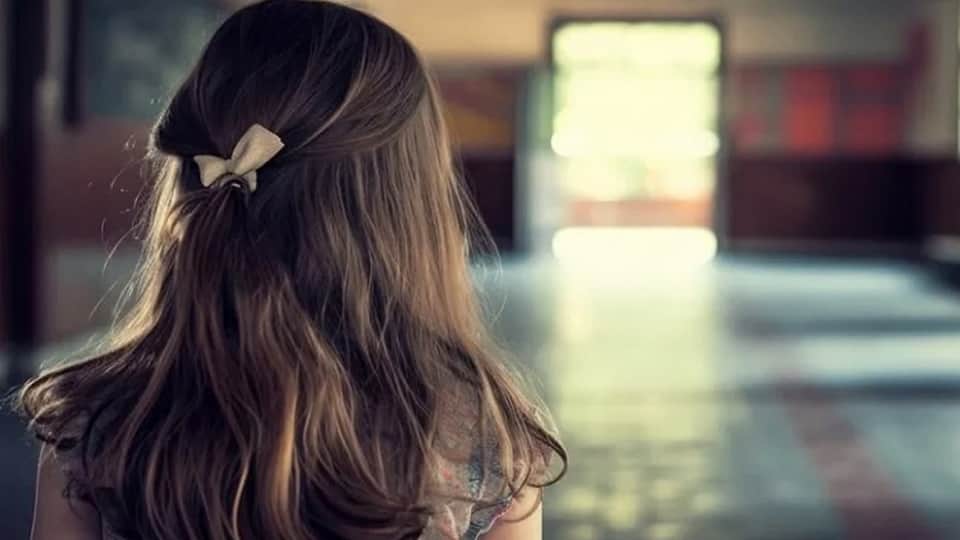 Attempt to misdeed an innocent child by luring her with five rupees; youths nab the accused