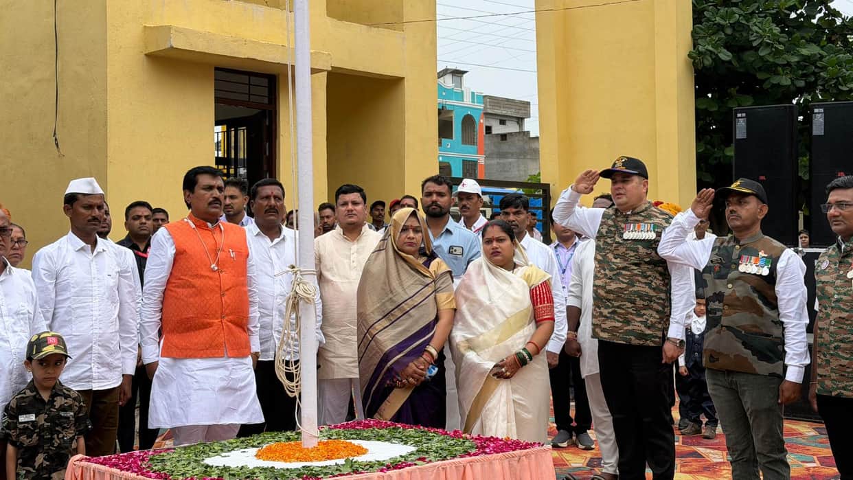 Maheshwar Dispute over honour at Independence Day celebrations