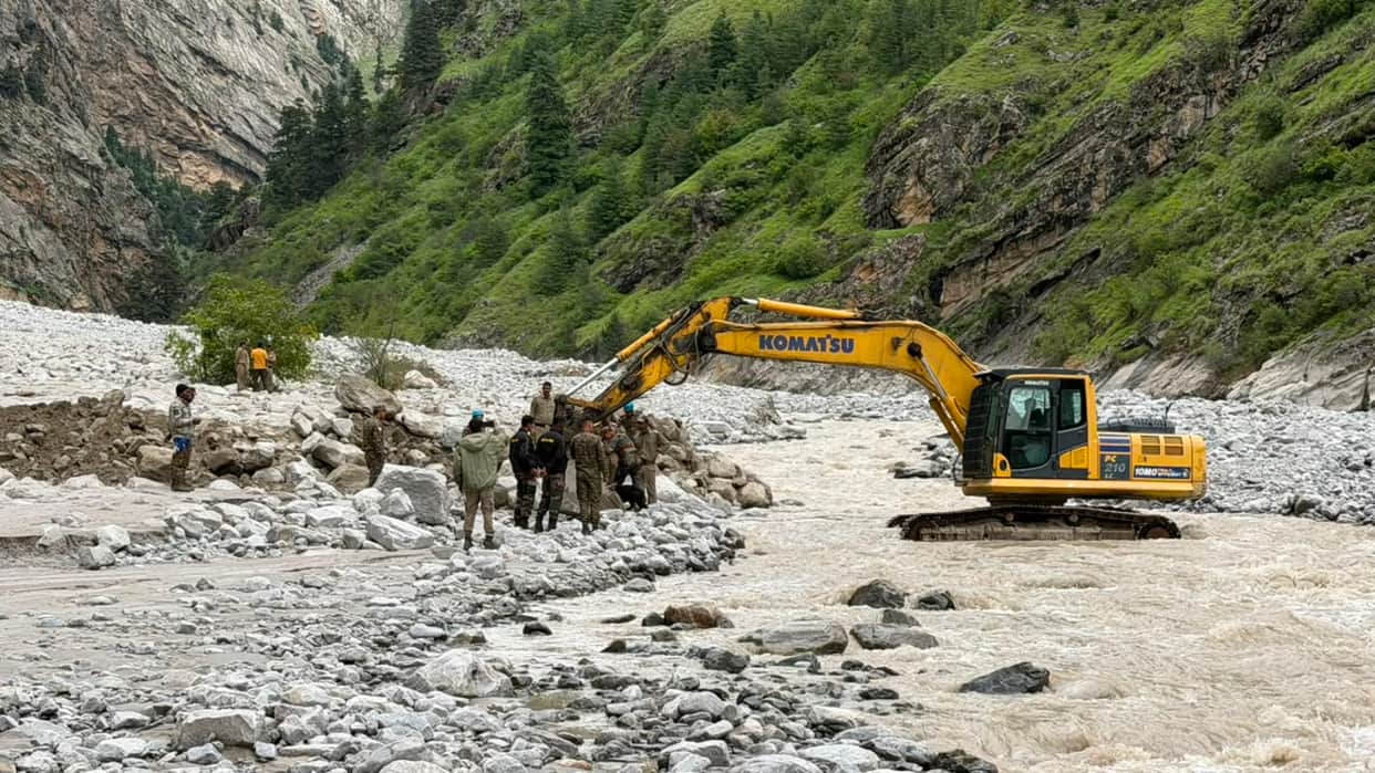 Chamoli News Heavy rainfall in Tamak Nala rescue and search operation underway for missing BRO jawan