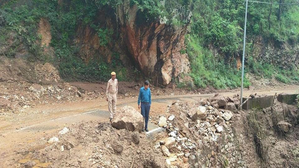 Torrential rain wreaks havoc in Seemalkhet, Chaukhutia; National Highway closed, debris enters six houses