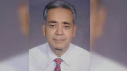 वरिष्ठ दंत चिकित्सक डॉ. सुधीर चंद भारद्वाज।