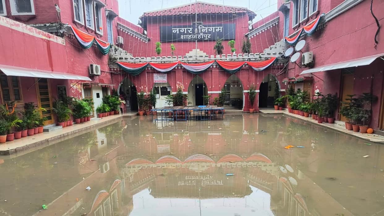 Rain turns Shahjahanpur Municipal Corporation premises into a pond waterlogging and mud on roads
