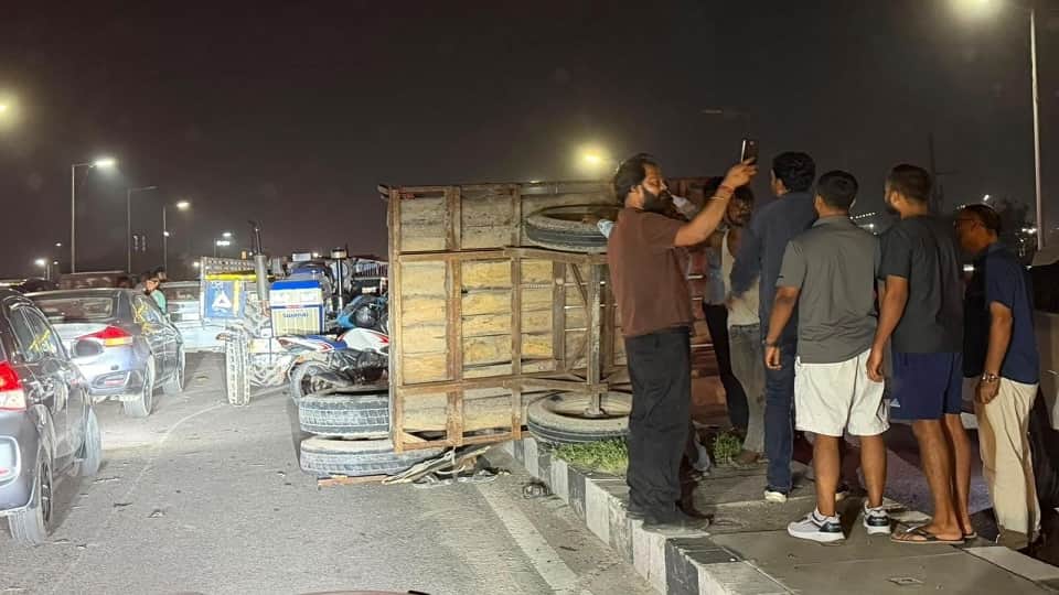 Noida: Several people injured in two road accidents