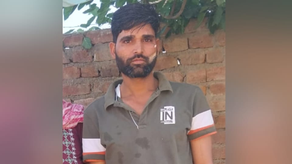 Meerut: गौशाला कर्मी की करंट लगने से मौत, परिजनों ने मुआवजे की मांग को लेकर किया हंगामा